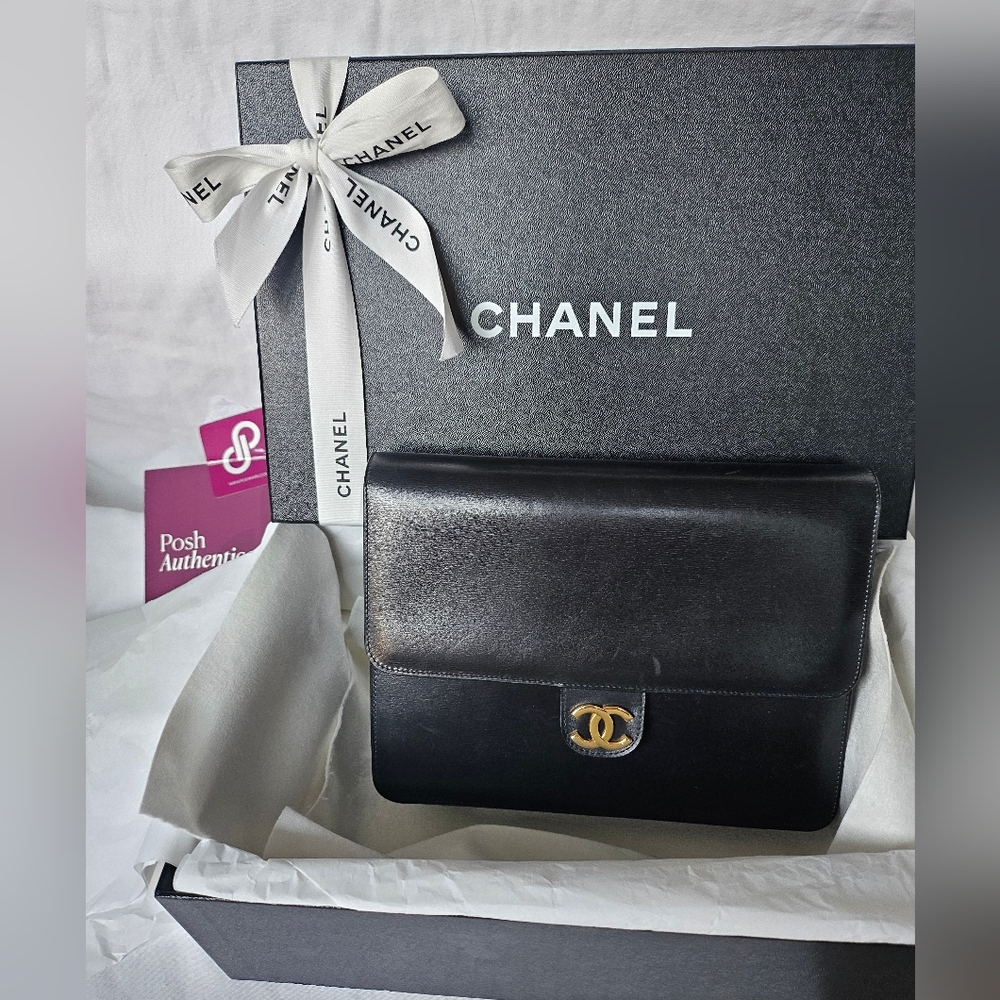 EUC vintage Chanel gold chain purse - Picture 3 of 17